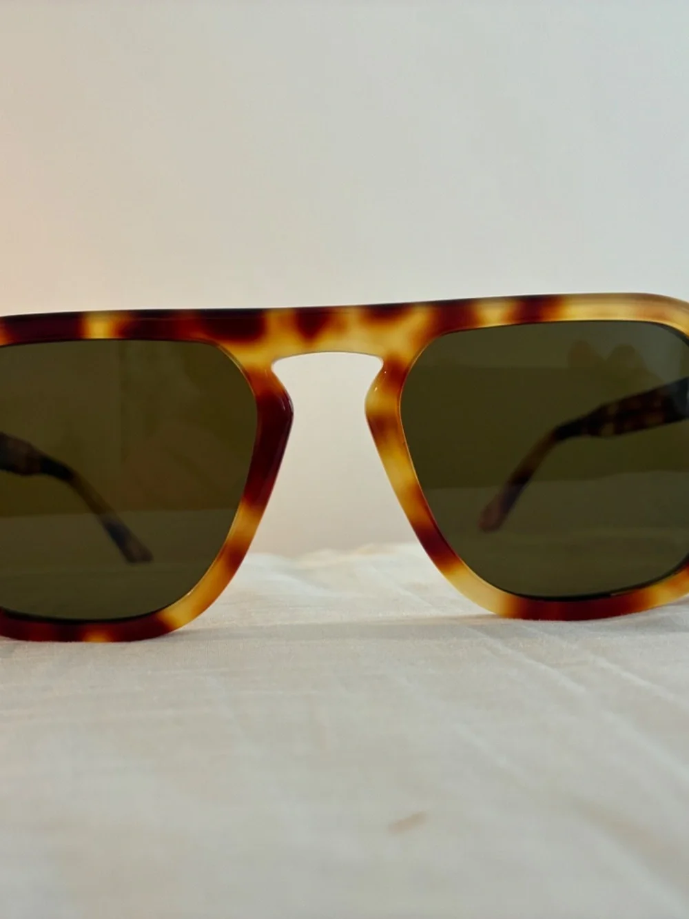 Krewe Zander Sunglasses in Hawksbill - Unisex